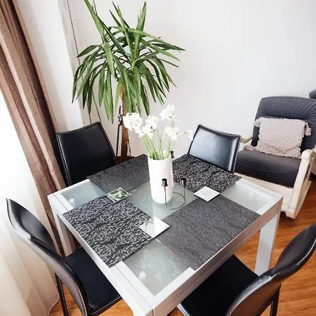 Apartment By The Lake *