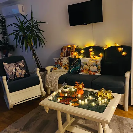 Apartment By The Lake *