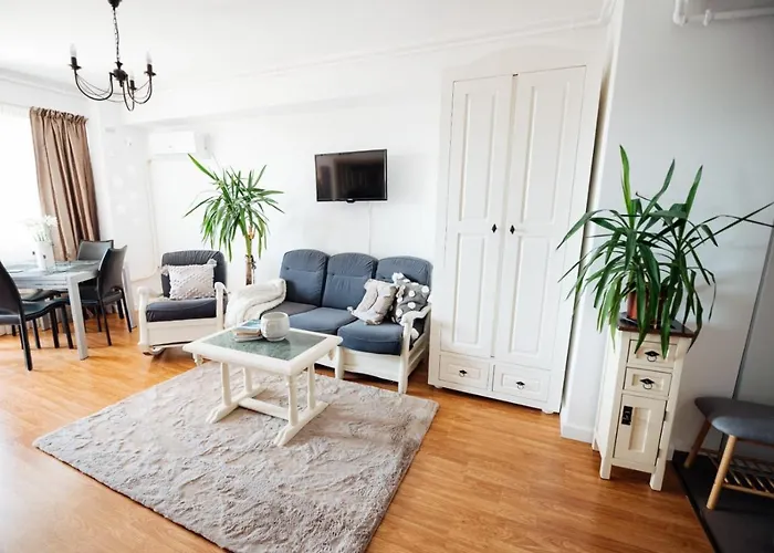 By The Lake アパート