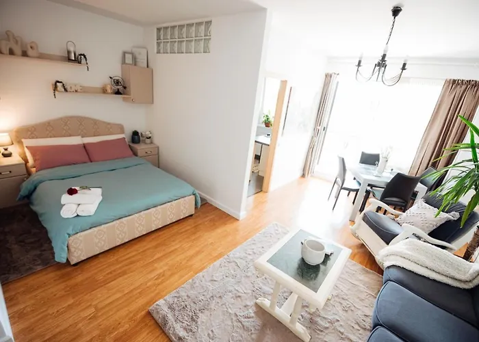 By The Lake アパート *